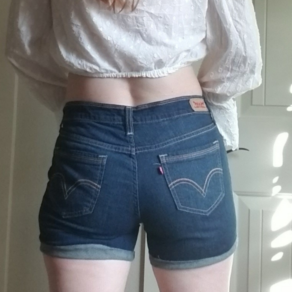 Levis shorts - Picture 2 of 2
